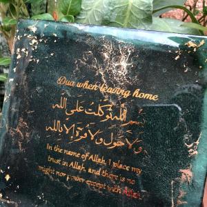 Resin frame of dua for leaving home